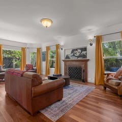 Ape' Gedara - (අපේ ගෙදර) - Our House near LAX