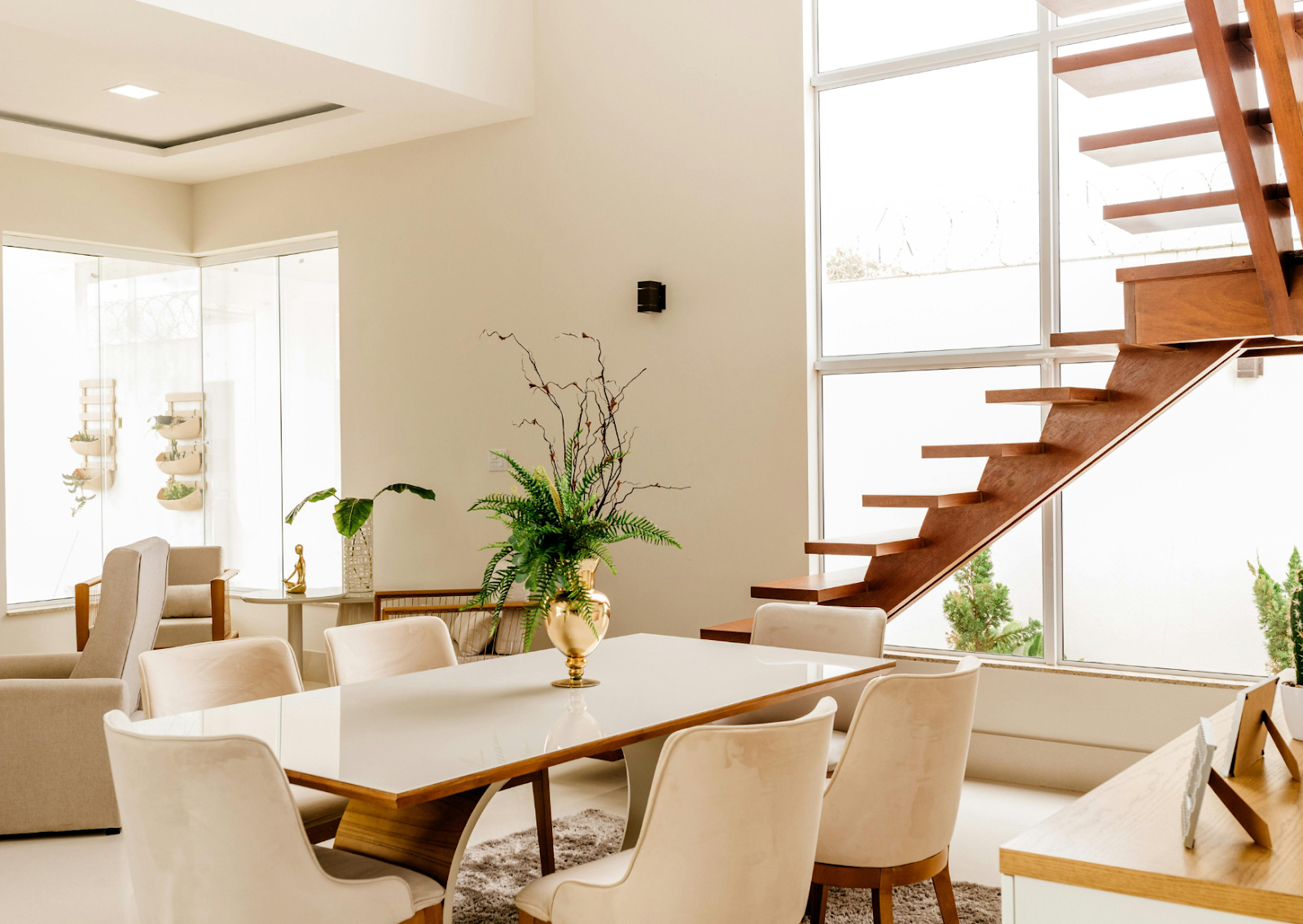 Managing House in Los Angeles